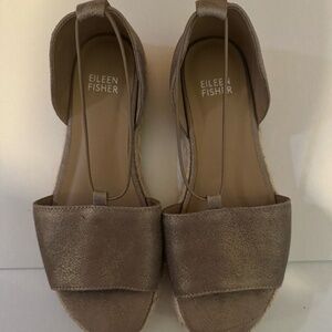 New Eileen Fisher Kore Metallic Sandal Size 6.5